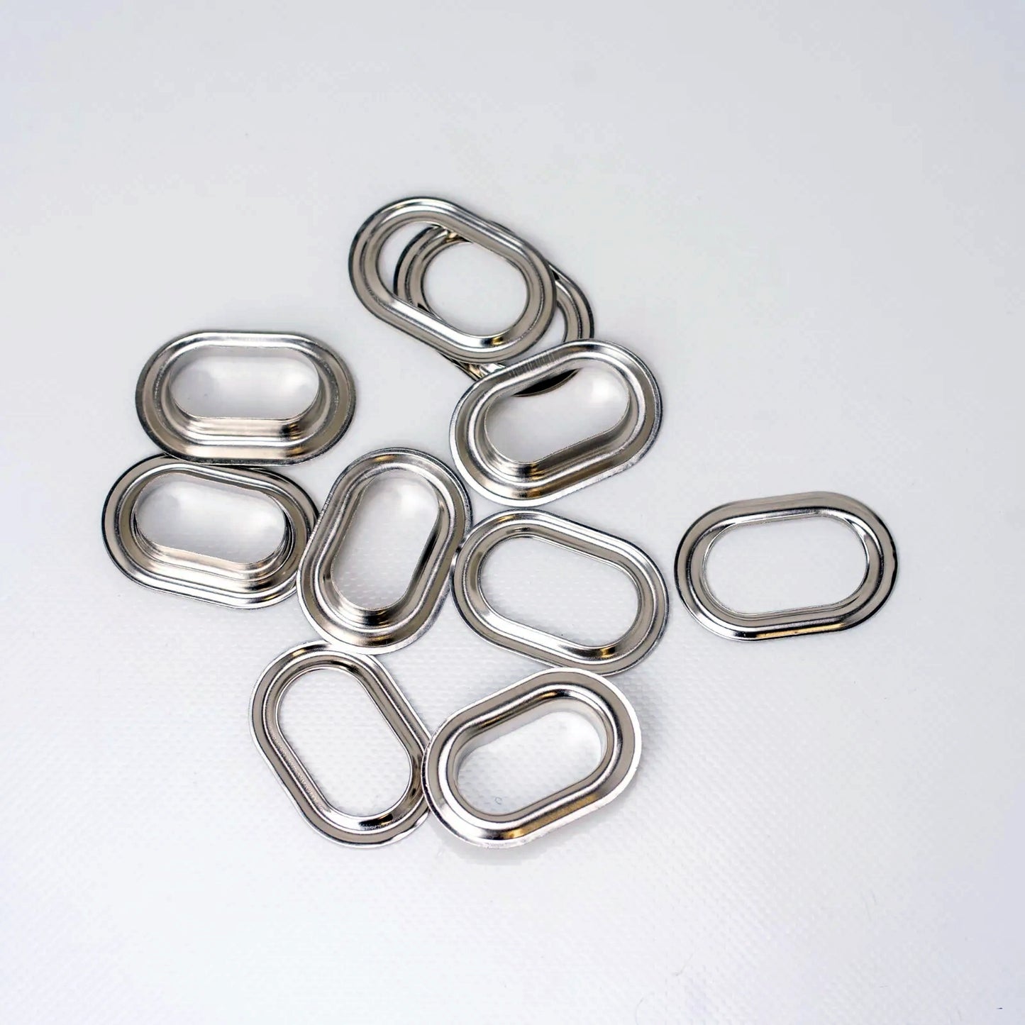 Ovalösen messingvernickelt, rostfreie Ovalösen, Planenverschlüsse, Anhängerplanen, Drehverschlüsse für Planen, Ovalösen 17x11 mm, Ovalösen 22,5x13,5 mm, Ovalösen 42x22 mm, Drehverschlüsse messingvernickelt, Befestigungselemente für Planen, Planenzubehör